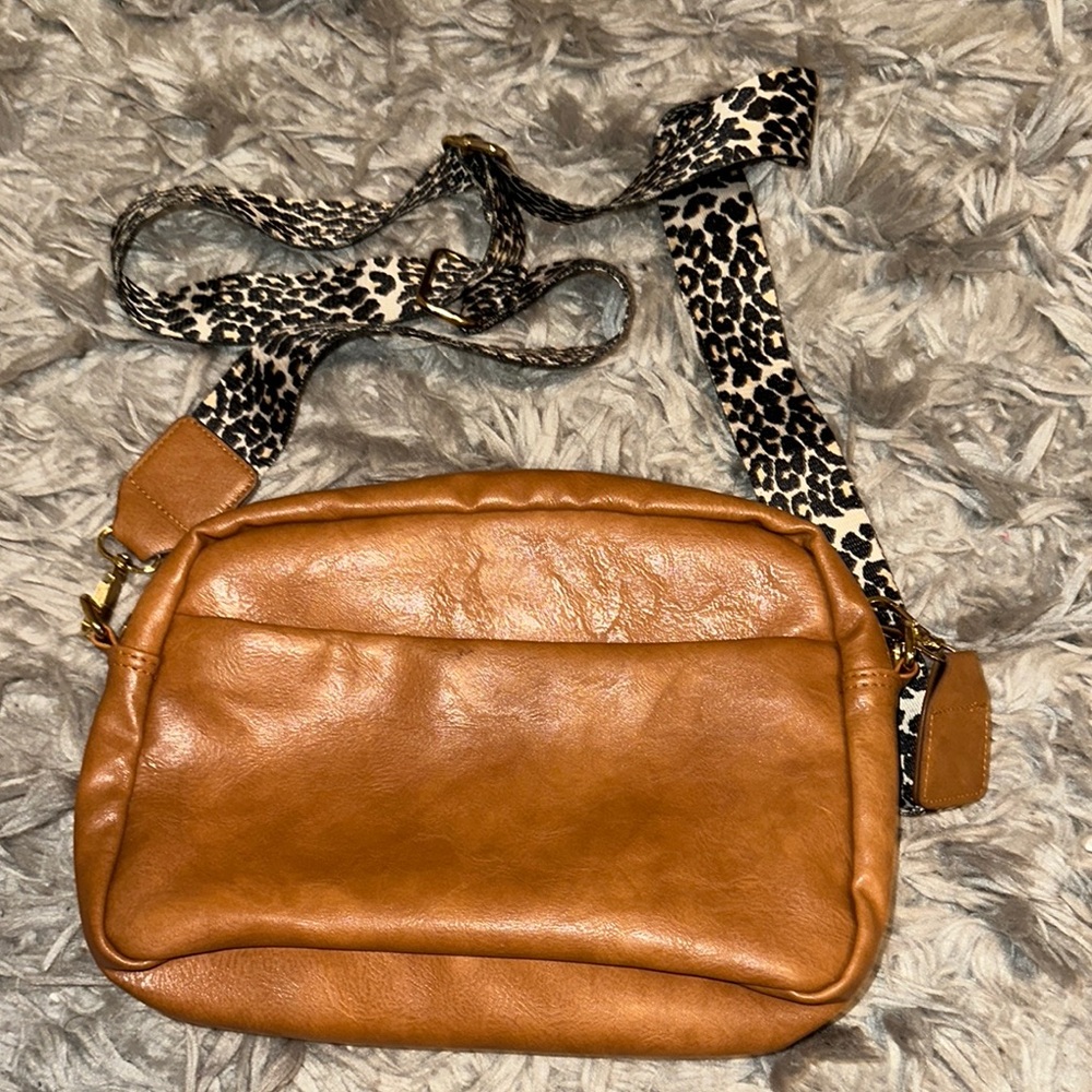 Stylish Tan Leather Crossbody Bag
